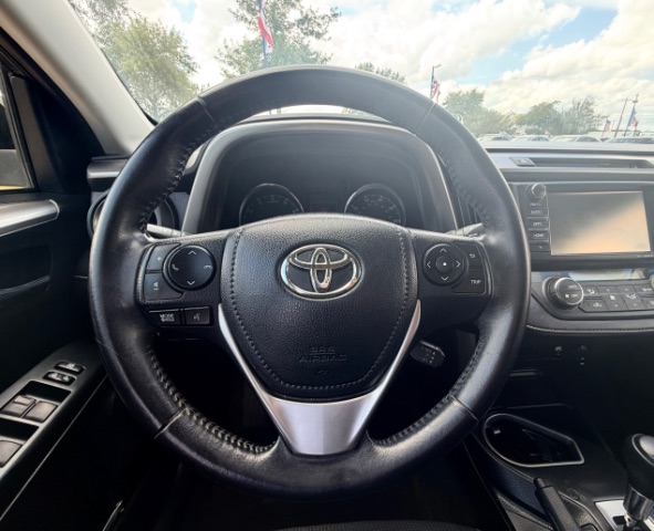 Toyota RAV4 Vehicle Full-screen Gallery Image 14
