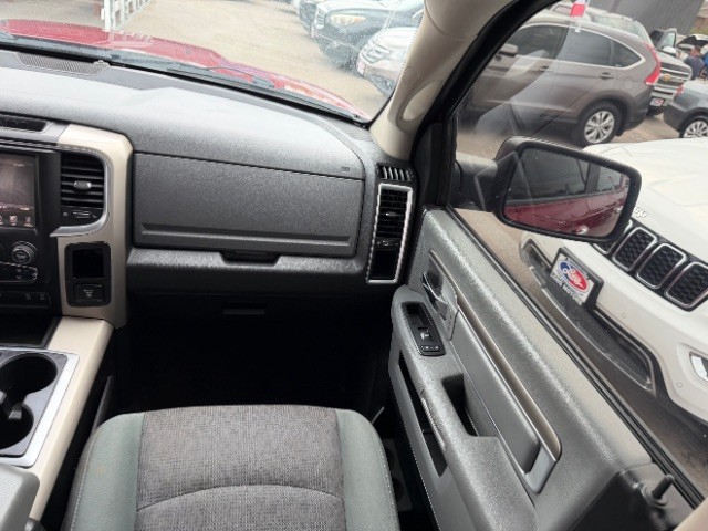 Ram 1500 Vehicle Full-screen Gallery Image 09