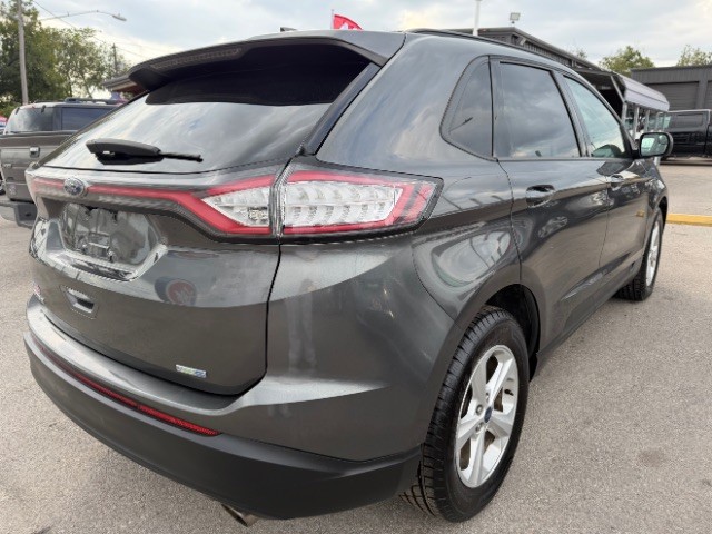 Ford Edge Vehicle Full-screen Gallery Image 05