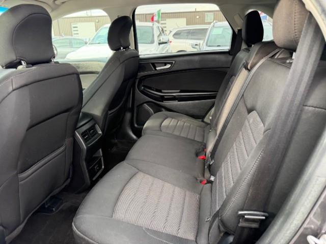 Ford Edge Vehicle Full-screen Gallery Image 06