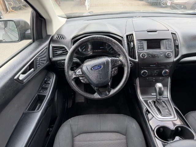 Ford Edge Vehicle Full-screen Gallery Image 08