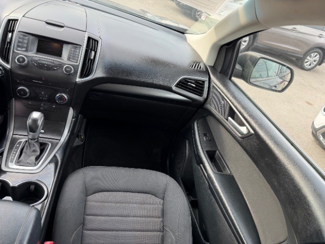 Ford Edge Vehicle Full-screen Gallery Image 09