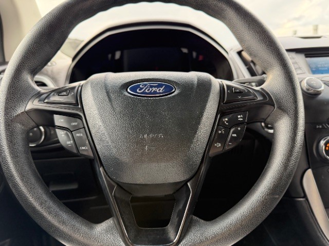 Ford Edge Vehicle Full-screen Gallery Image 11