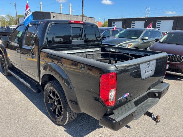 Nissan Frontier Vehicle Full-screen Gallery Image 04