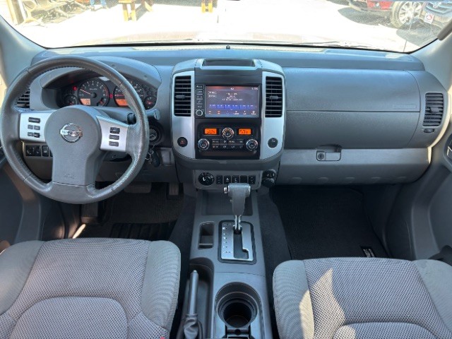 Nissan Frontier Vehicle Full-screen Gallery Image 07