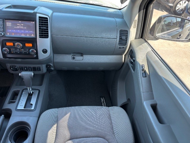 Nissan Frontier Vehicle Full-screen Gallery Image 09