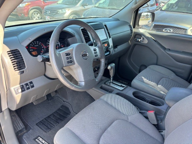 Nissan Frontier Vehicle Full-screen Gallery Image 10