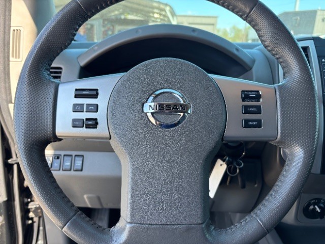 Nissan Frontier Vehicle Full-screen Gallery Image 12