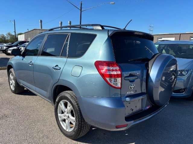 Toyota RAV4 Vehicle Full-screen Gallery Image 04