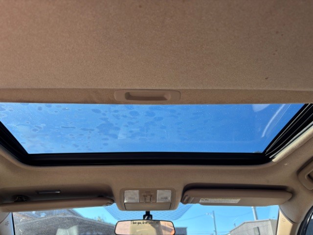 Toyota RAV4 Vehicle Full-screen Gallery Image 10