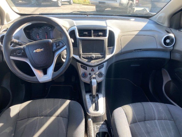 Chevrolet Sonic Vehicle Full-screen Gallery Image 06