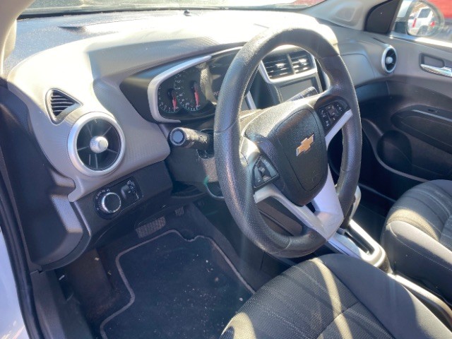 Chevrolet Sonic Vehicle Full-screen Gallery Image 09