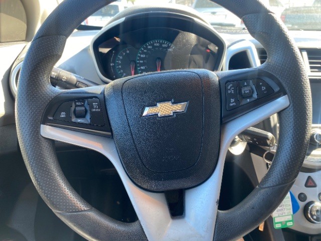 Chevrolet Sonic Vehicle Full-screen Gallery Image 13