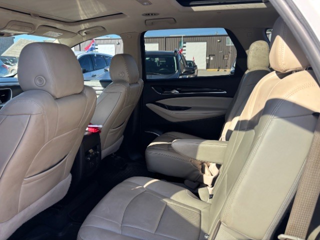 Buick Enclave Vehicle Full-screen Gallery Image 06