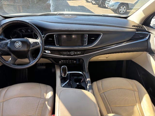 Buick Enclave Vehicle Full-screen Gallery Image 09