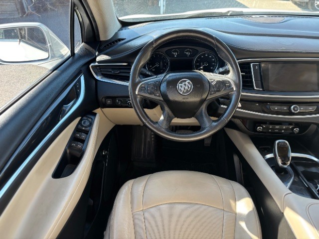 Buick Enclave Vehicle Full-screen Gallery Image 10