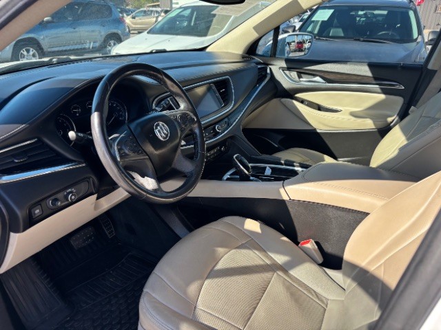Buick Enclave Vehicle Full-screen Gallery Image 12