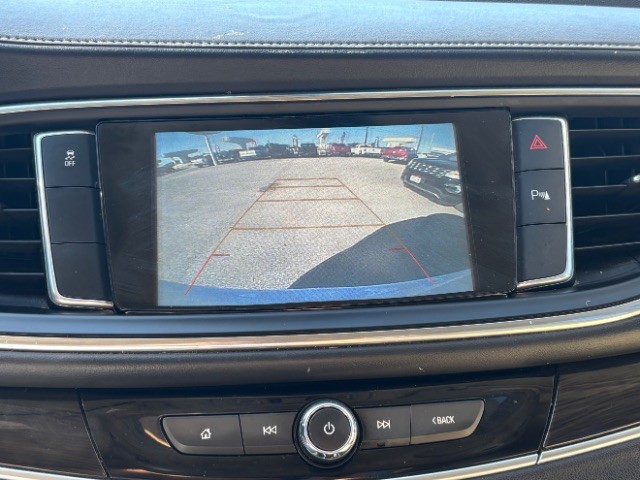 Buick Enclave Vehicle Full-screen Gallery Image 13