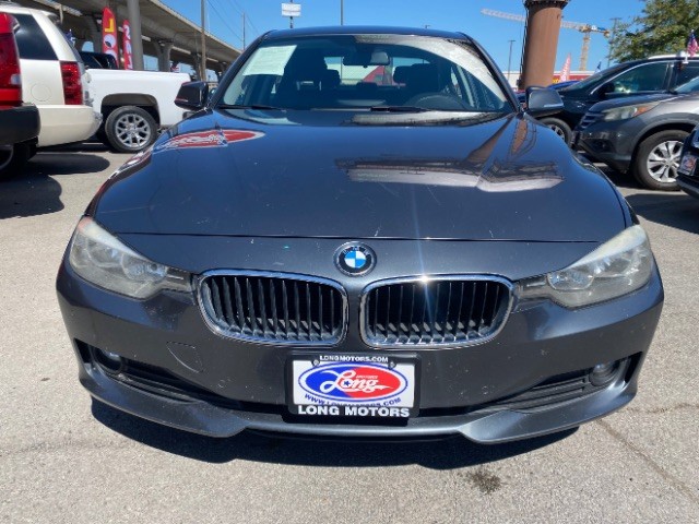 BMW 3 Series Vehicle Full-screen Gallery Image 02