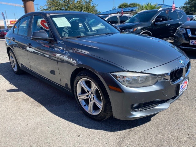 BMW 3 Series Vehicle Full-screen Gallery Image 03