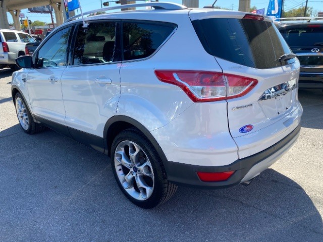 Ford Escape Vehicle Full-screen Gallery Image 04
