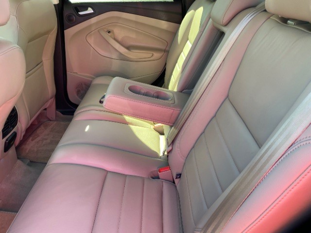 Ford Escape Vehicle Full-screen Gallery Image 06