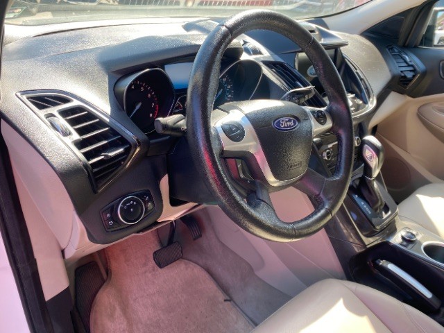 Ford Escape Vehicle Full-screen Gallery Image 07