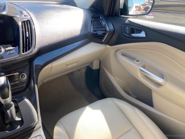 Ford Escape Vehicle Full-screen Gallery Image 08