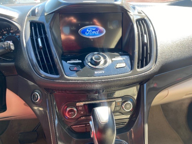 Ford Escape Vehicle Full-screen Gallery Image 10