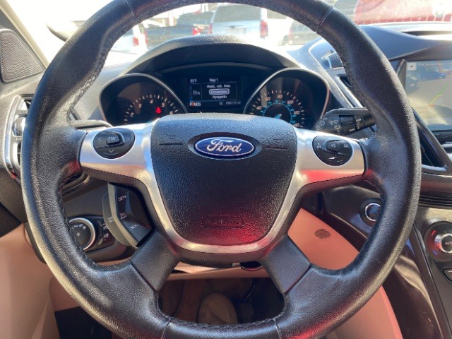 Ford Escape Vehicle Full-screen Gallery Image 12