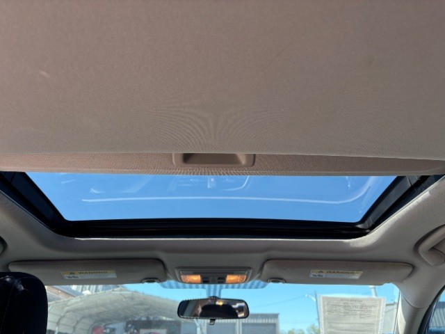 Honda Civic Sedan Vehicle Full-screen Gallery Image 10