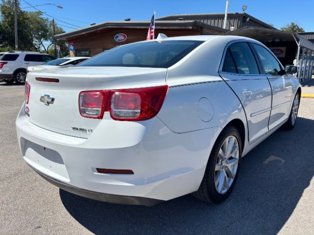 Chevrolet Malibu Vehicle Full-screen Gallery Image 05