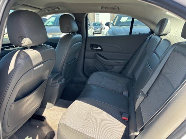 Chevrolet Malibu Vehicle Full-screen Gallery Image 06