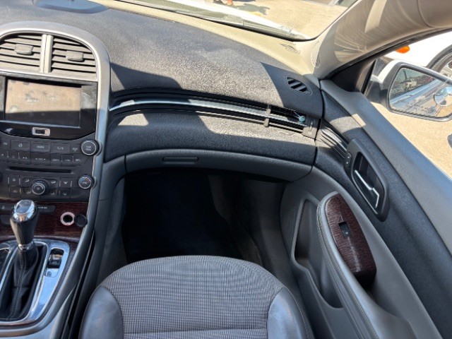 Chevrolet Malibu Vehicle Full-screen Gallery Image 09