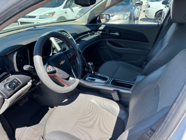 Chevrolet Malibu Vehicle Full-screen Gallery Image 10