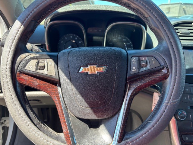 Chevrolet Malibu Vehicle Full-screen Gallery Image 11