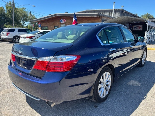 Honda Accord Sedan Vehicle Full-screen Gallery Image 05