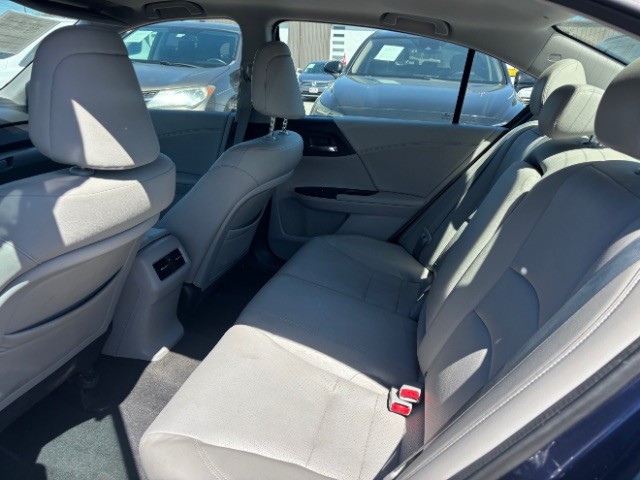 Honda Accord Sedan Vehicle Full-screen Gallery Image 06