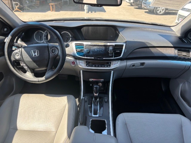 Honda Accord Sedan Vehicle Full-screen Gallery Image 07