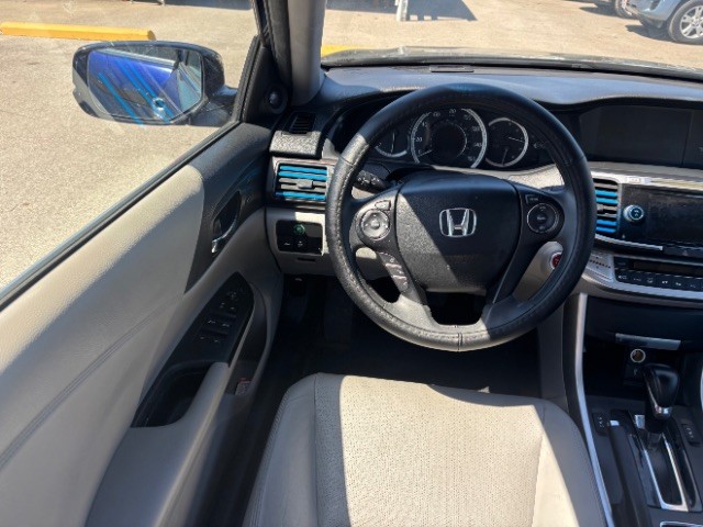 Honda Accord Sedan Vehicle Full-screen Gallery Image 08