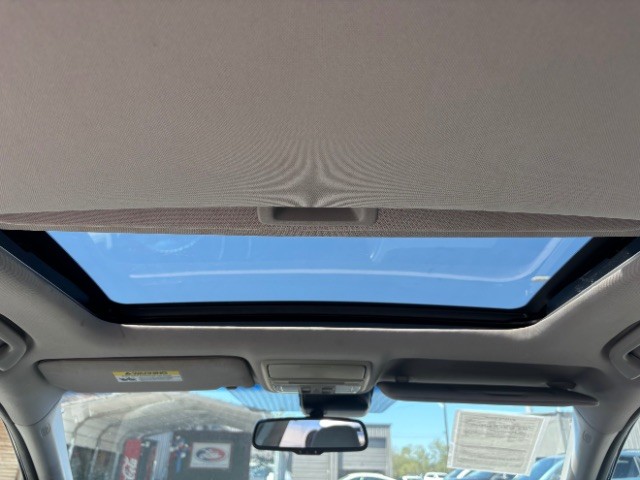 Honda Accord Sedan Vehicle Full-screen Gallery Image 10