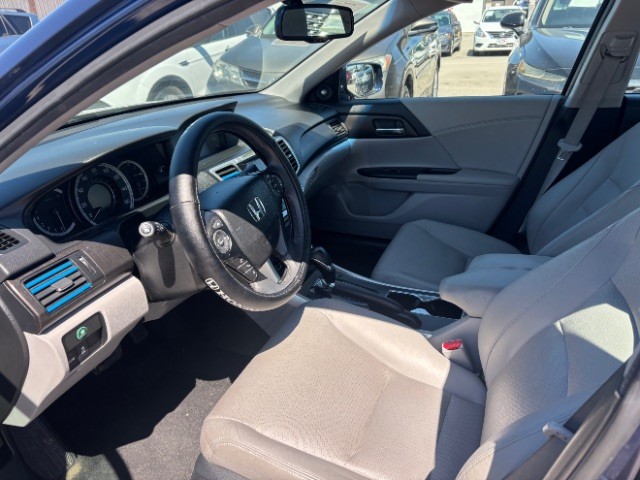 Honda Accord Sedan Vehicle Full-screen Gallery Image 12