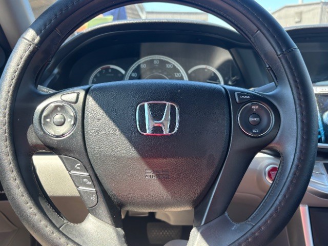Honda Accord Sedan Vehicle Full-screen Gallery Image 13