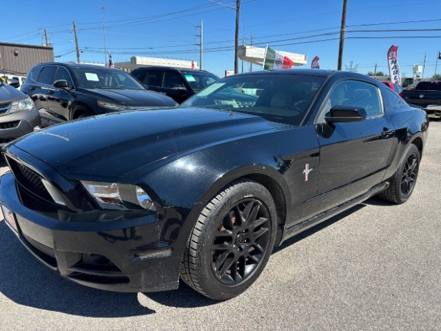 Ford Mustang Vehicle Full-screen Gallery Image 03