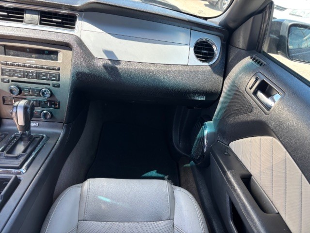Ford Mustang Vehicle Full-screen Gallery Image 08