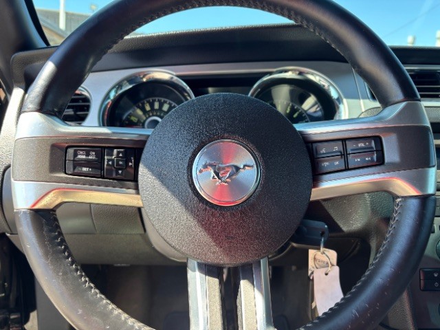 Ford Mustang Vehicle Full-screen Gallery Image 10