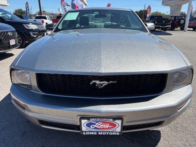 Ford Mustang Vehicle Full-screen Gallery Image 02