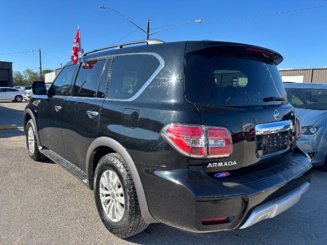 Nissan Armada Vehicle Full-screen Gallery Image 04