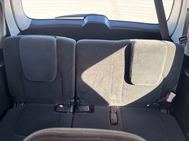 Nissan Armada Vehicle Full-screen Gallery Image 07