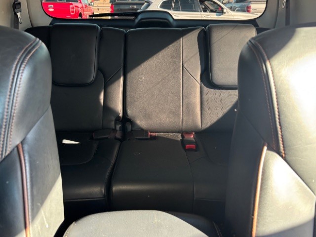 Nissan Armada Vehicle Full-screen Gallery Image 07